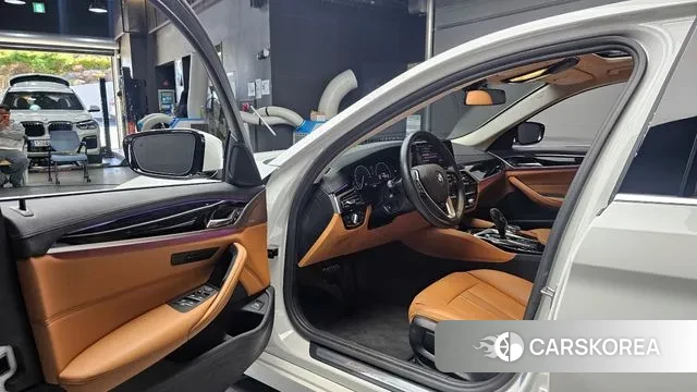 BMW 5 Series (G30) 2019 Белый из Кореи, фото 2