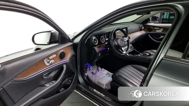 Mercedes-Benz E-Class W213 2018 Серый из Кореи, фото 2