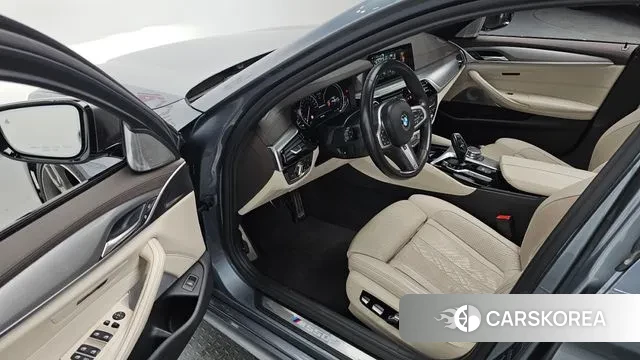 BMW 5 Series (G30) 2018 Цвет галактики из Кореи, фото 2
