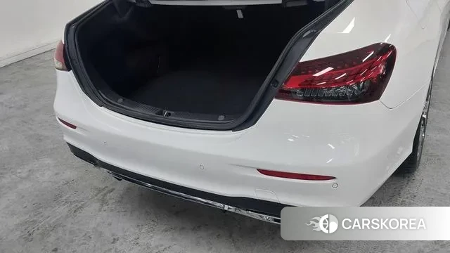 Mercedes-Benz E-Class W213 2022 Белый из Кореи, фото 2