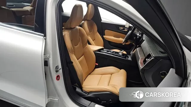 Volvo S60 3rd generation 2020 Белый из Кореи, фото 2