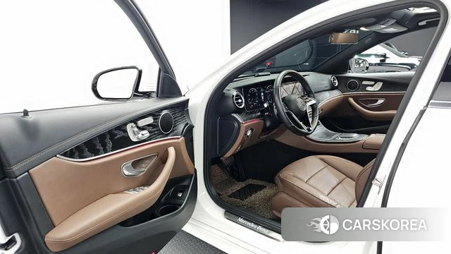 Mercedes-Benz E-Class W213 2023 Белый из Кореи, фото 2