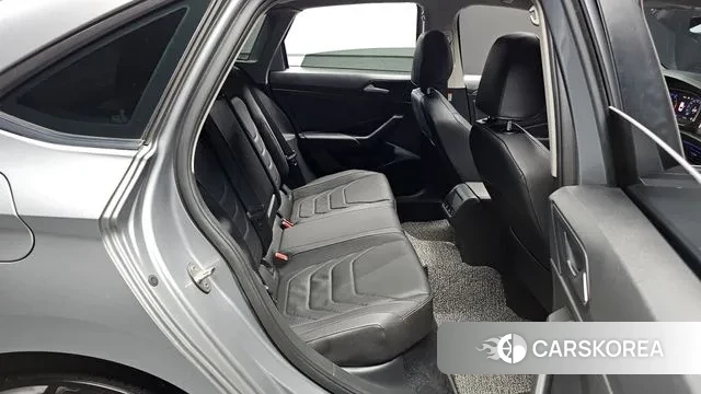 Volkswagen 7th Generation of Jetta 2021 Серебристо-серый из Кореи, фото 2