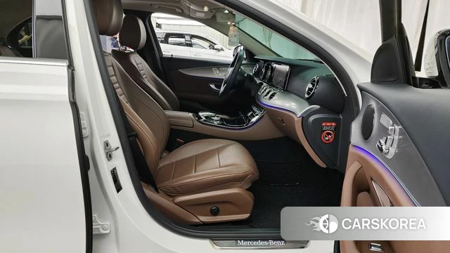 Mercedes-Benz E-Class W213 2018 Белый из Кореи, фото 2