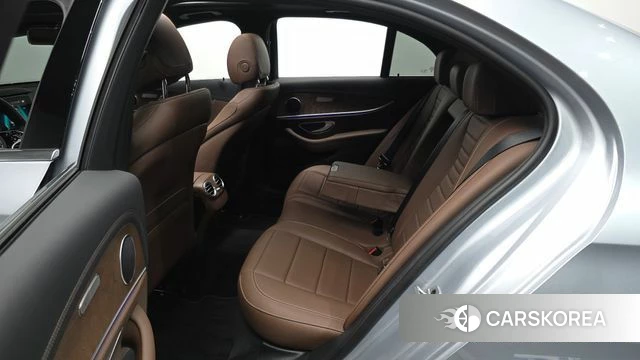 Mercedes-Benz E-Class W213 2022 Серебристо-серый из Кореи, фото 2