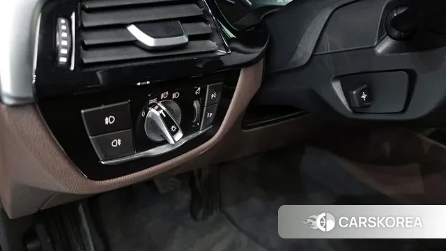 BMW 5 Series (G30) 2018 Синий из Кореи, фото 2