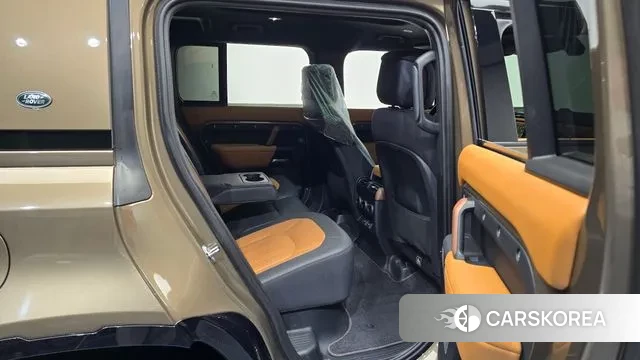 Land Rover Defender (L663) 2024 Золотой двухцветный из Кореи, фото 2