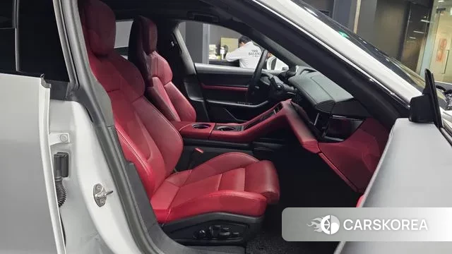 Porsche Taycan 2023 Белый из Кореи, фото 2