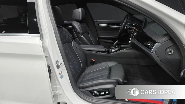 BMW 5 Series (G30) 2022 Белый из Кореи, фото 2