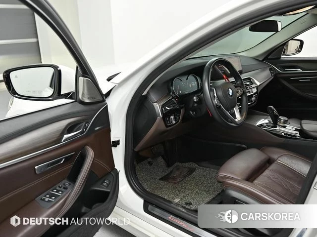 BMW 5 Series (G30) 2018 Белый из Кореи, фото 2