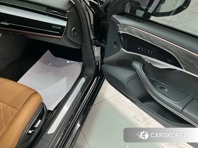 Audi A8 2023 Черный из Китая, фото 2