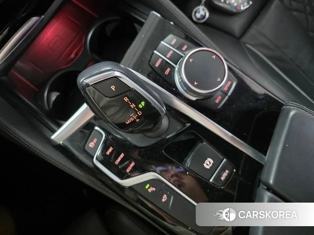 BMW 5 Series (G30) 2018 Белый из Кореи, фото 2