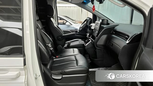 Hyundai Staria 2022 Белый из Кореи, фото 2