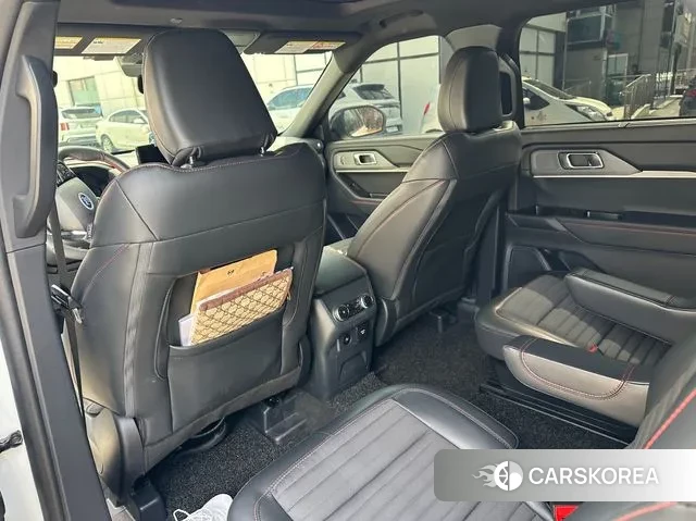 Ford Explorer 6th Generation 2024 Белый из Кореи, фото 2