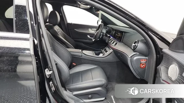 Mercedes-Benz E-Class W213 2021 Черный из Кореи, фото 2