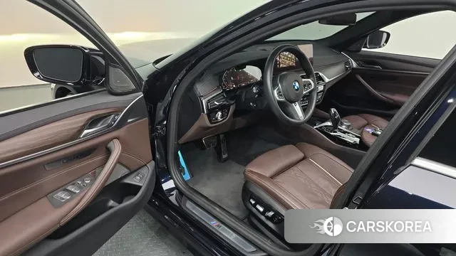 BMW 5 Series (G30) 2020 Черный из Кореи, фото 2