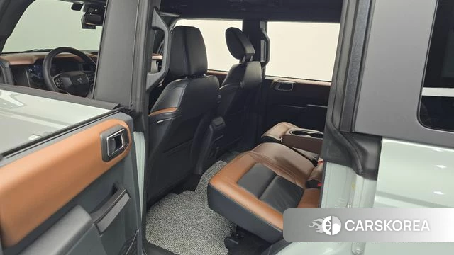 Ford Bronco 6th Generation 2024 Серебристо-серый из Кореи, фото 2