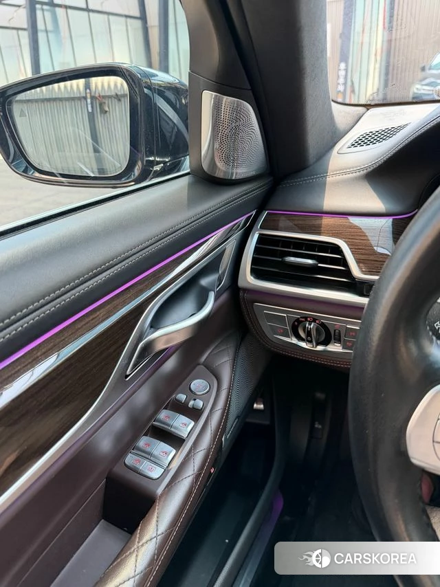 BMW 7 Series (G11) 2022 Черный из Кореи, фото 2