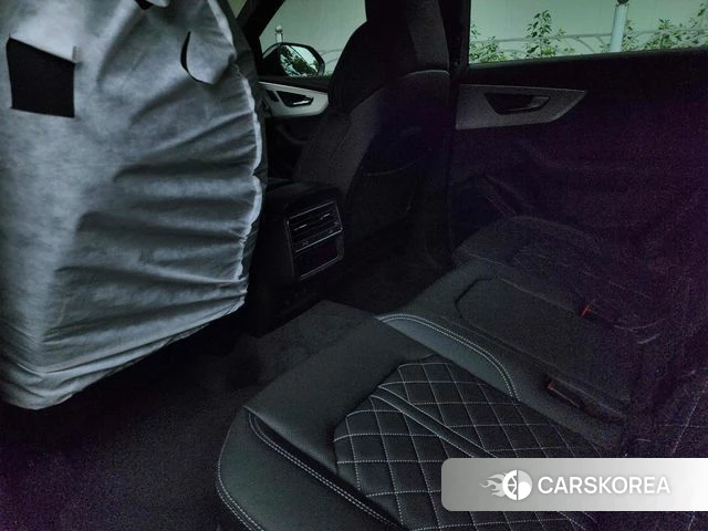 Audi Q8 (4M) 2026 Серый из Кореи, фото 2