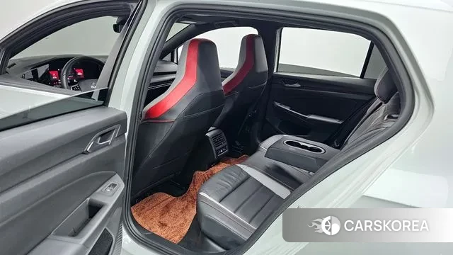 Volkswagen Golf 8th Generation 2024 Белый из Кореи, фото 2