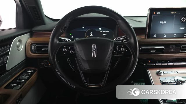 Lincoln Aviator 2nd generation 2022 Белый из Кореи, фото 2