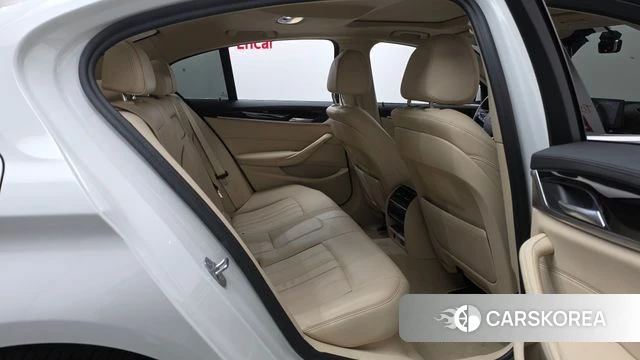 BMW 5 Series (G30) 2019 Белый из Кореи, фото 2
