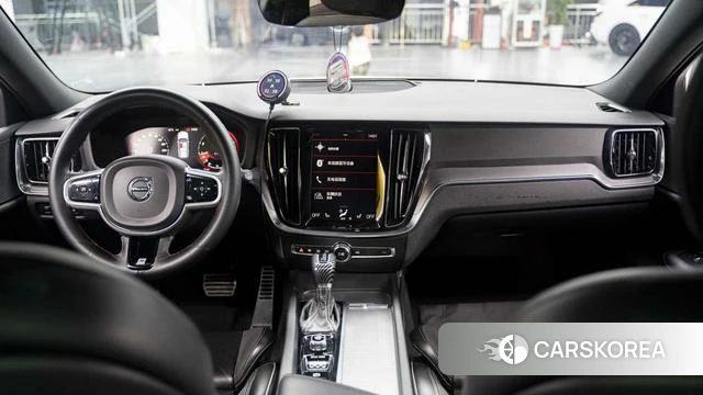 Volvo V60 2020 Белый из Китая, фото 2