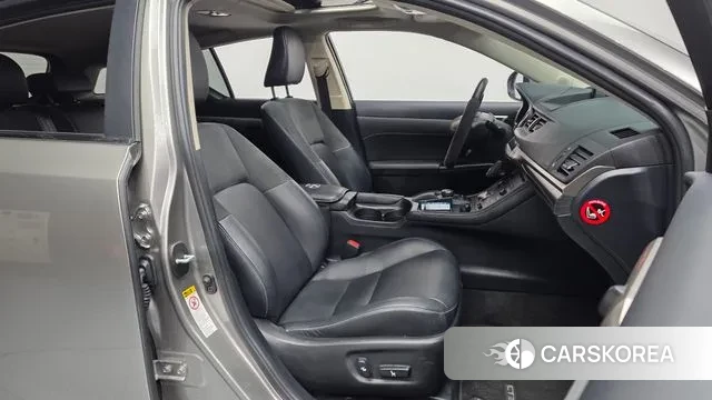 Lexus CT200h 2018 Серебристо-серый из Кореи, фото 2