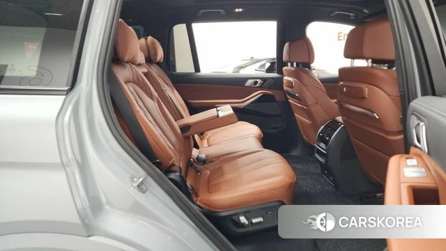 BMW X7 (G07) 2024 Цвет галактики из Кореи, фото 2