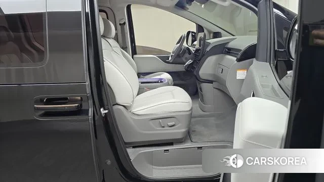 Hyundai Staria 2024 Черный из Кореи, фото 2
