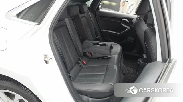 Audi A3 (8Y) 2023 Белый из Кореи, фото 2