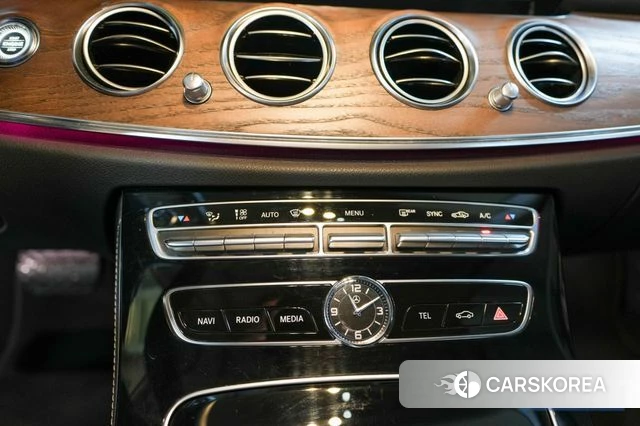 Mercedes-Benz E-Class W213 2018 Черный из Кореи, фото 2
