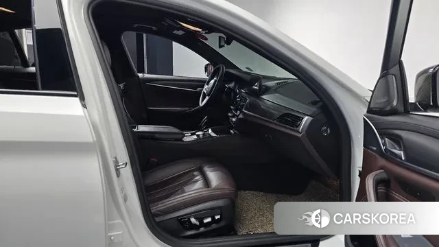 BMW 5 Series (G30) 2020 Белый из Кореи, фото 2