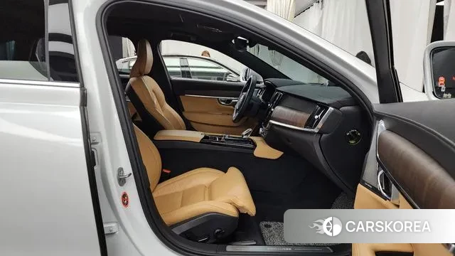 Volvo S90 2023 Белый из Кореи, фото 2