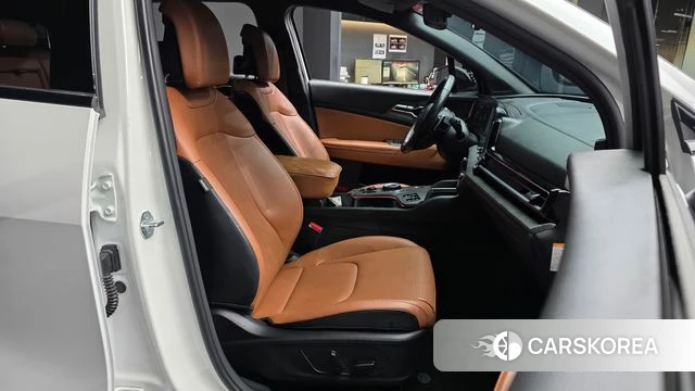Kia Sportage 5th Generation Hybrid 2023 Белый из Кореи, фото 2