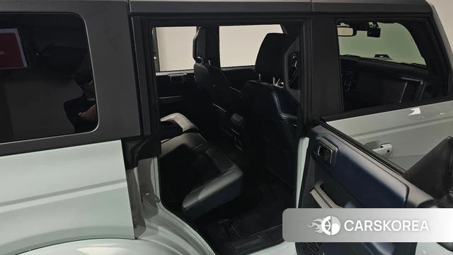 Ford Bronco 6th Generation 2023 Цвет галактики из Кореи, фото 2