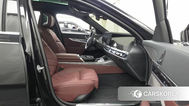 BMW 7 Series (G70) 2026 Черный из Кореи, фото 2
