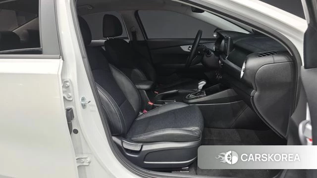 Kia The New K3 2nd generation 2022 Белый из Кореи, фото 2