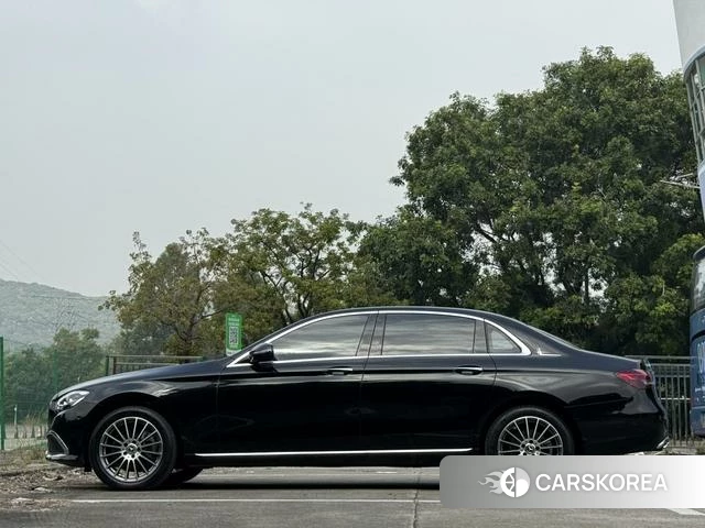 Mercedes-Benz E-class 2023 Черный из Китая, фото 2