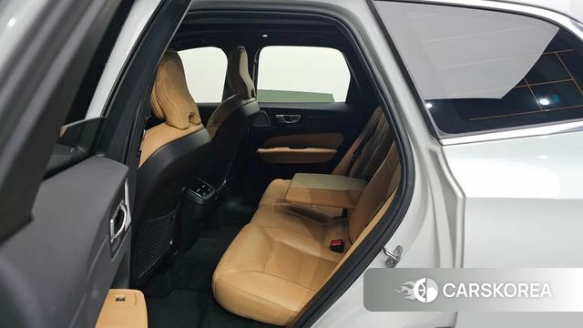 Volvo XC60 second Generation 2023 Белый из Кореи, фото 2