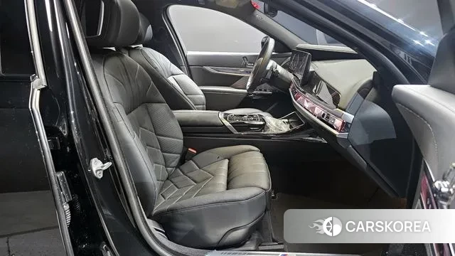 BMW 7 Series (G70) 2025 Черный из Кореи, фото 2