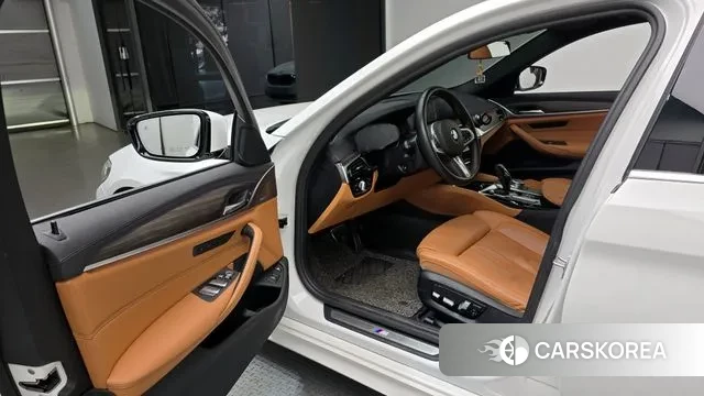 BMW 5 Series (G30) 2020 Белый из Кореи, фото 2