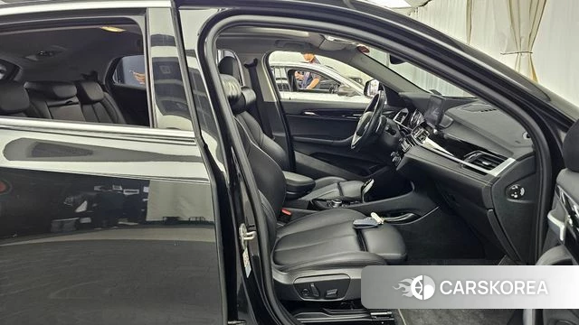 BMW X2 (F39) 2022 Черный из Кореи, фото 2