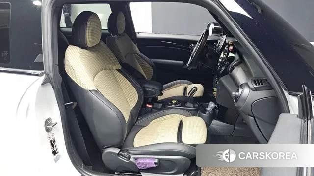 Mini Cooper Electric 2023 Белый из Кореи, фото 2