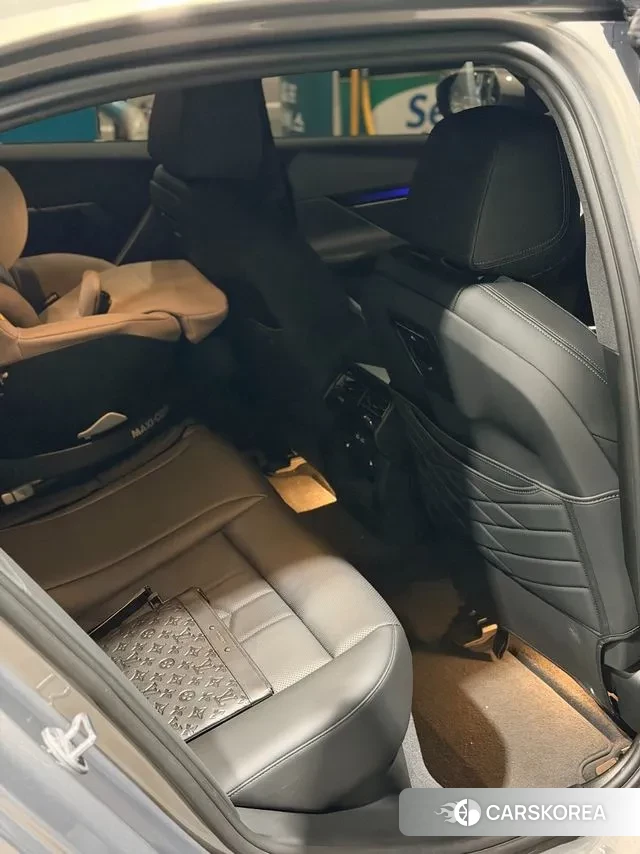 BMW 5 Series (G60) 2024 Серый из Кореи, фото 2