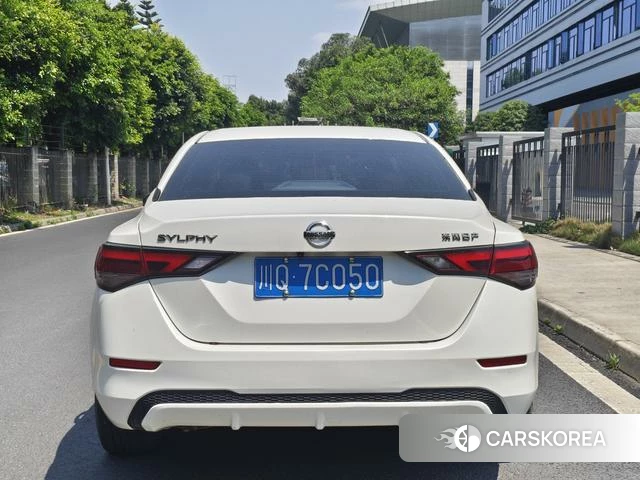 Nissan Xuan Yi 2022 Белый из Китая, фото 2