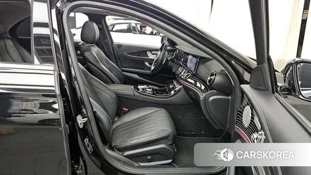 Mercedes-Benz E-Class W213 2018 Черный из Кореи, фото 2