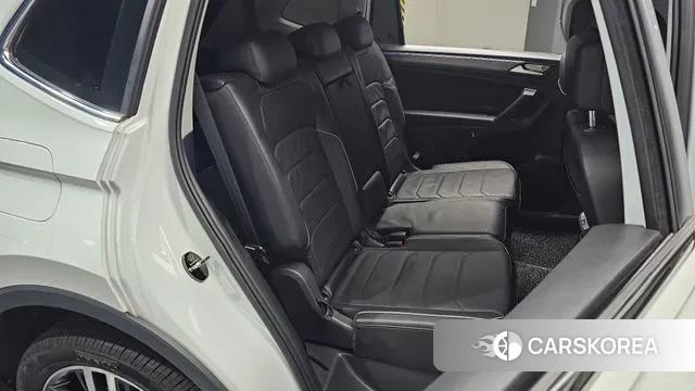 Volkswagen Tiguan Allspace 2024 Белый из Кореи, фото 2