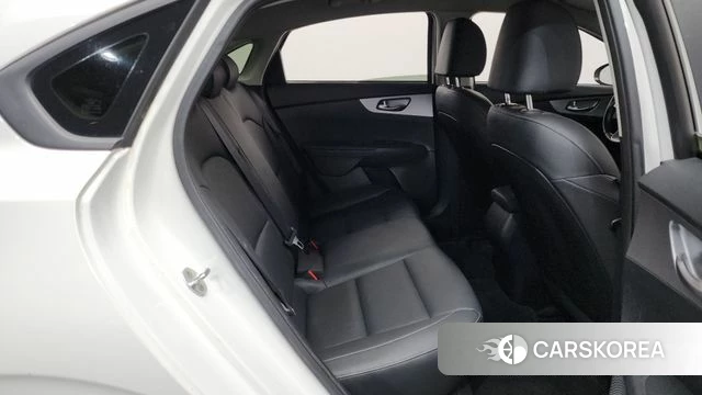 Kia The New K3 2nd generation 2021 Белый из Кореи, фото 2