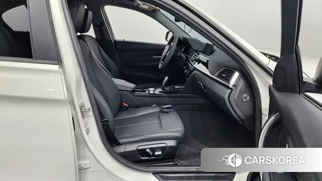 BMW 3 Series (F30) 2018 Белый из Кореи, фото 2